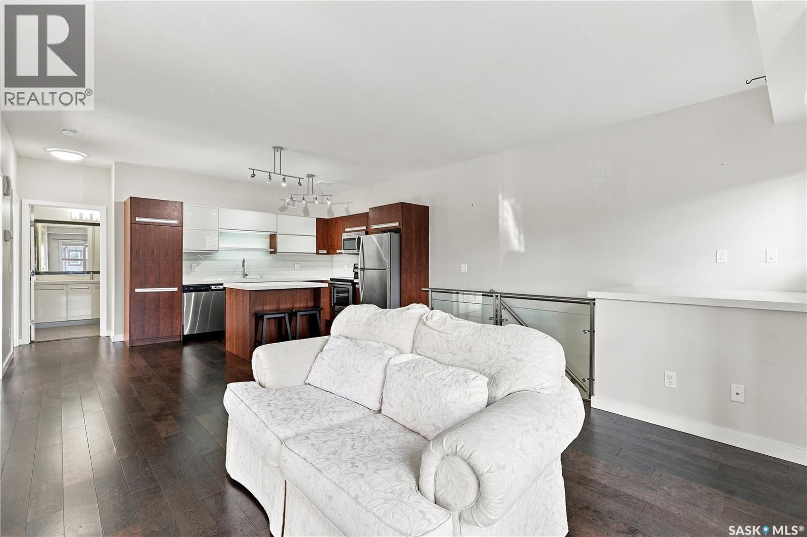 106 2315 Mcclocklin Road, Saskatoon, SK - Indoor Photo Showing Living Room