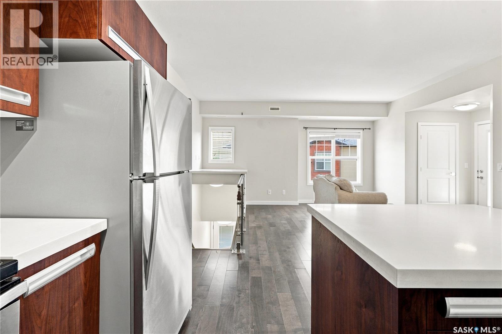 106 2315 Mcclocklin Road, Saskatoon, SK - Indoor Photo Showing Kitchen