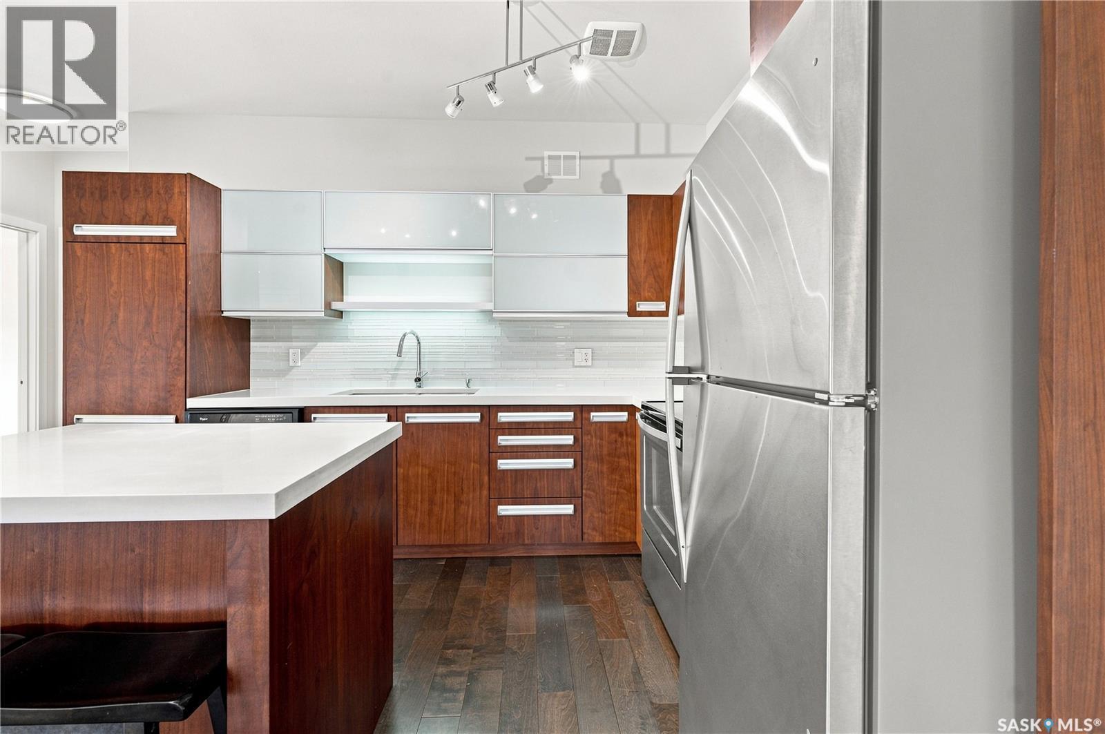 106 2315 Mcclocklin Road, Saskatoon, SK - Indoor Photo Showing Kitchen With Upgraded Kitchen