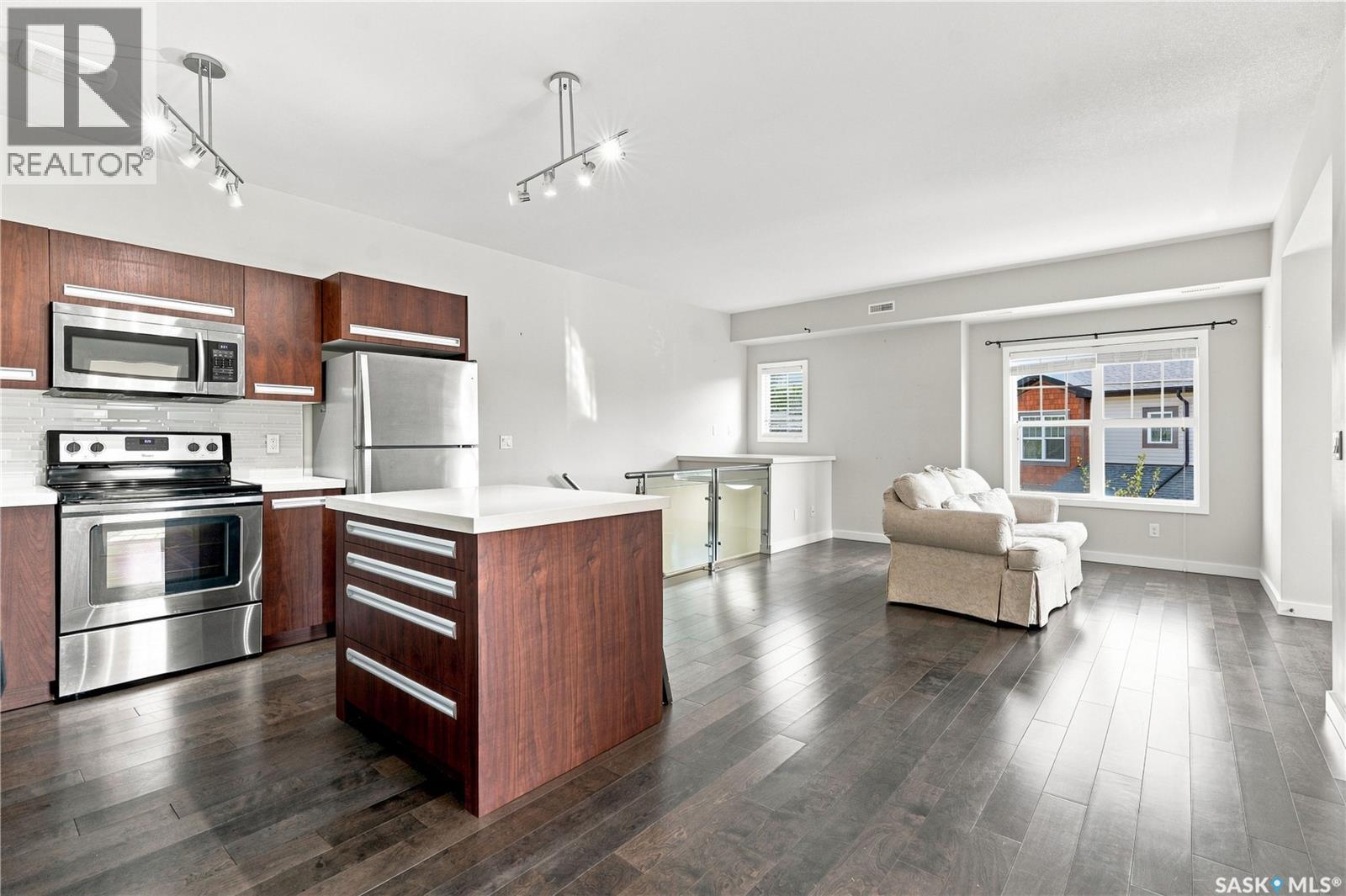 106 2315 Mcclocklin Road, Saskatoon, SK - Indoor Photo Showing Kitchen