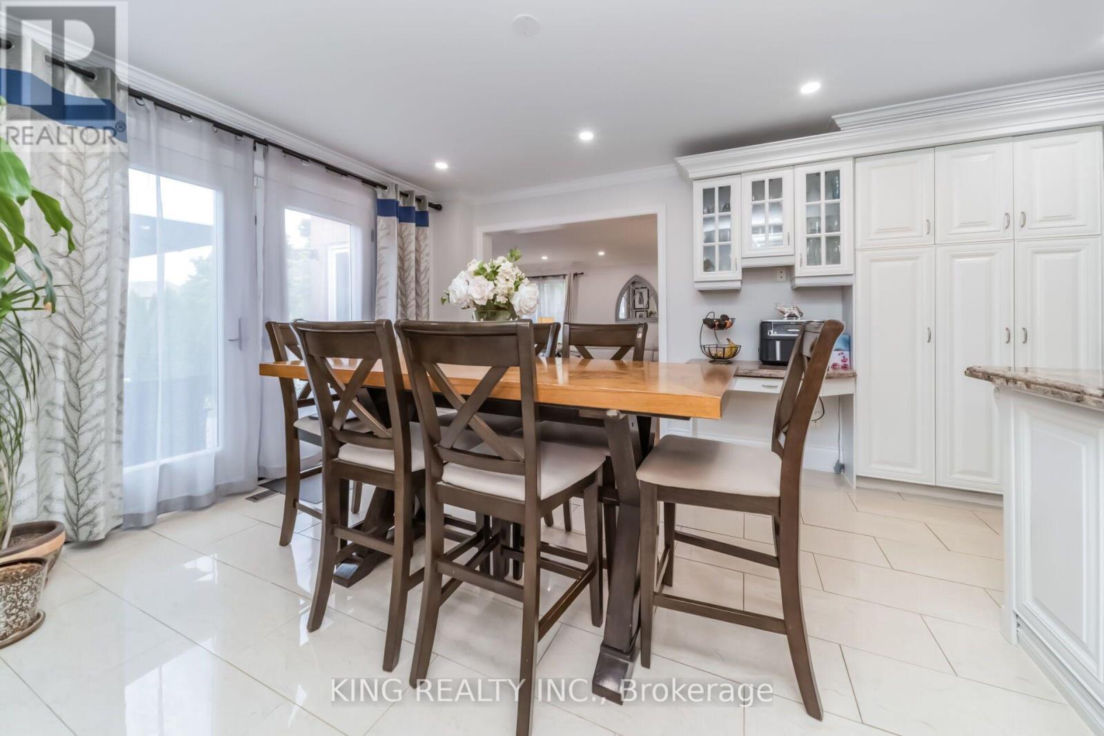 1427 Grossi Street, Mississauga, ON - Indoor Photo Showing Dining Room