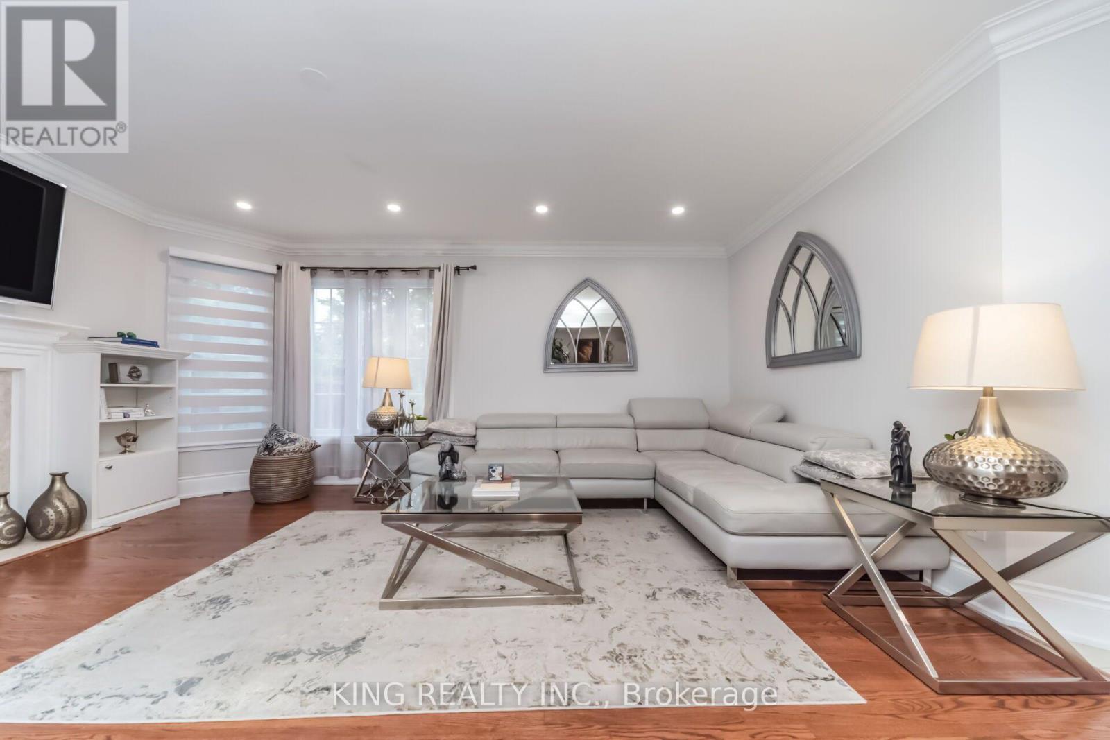 1427 Grossi Street, Mississauga, ON - Indoor Photo Showing Living Room