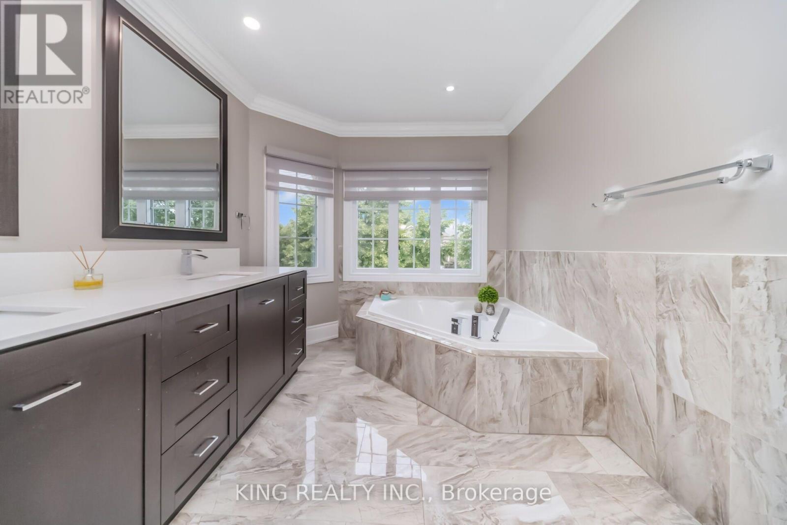 1427 Grossi Street, Mississauga, ON - Indoor Photo Showing Bathroom