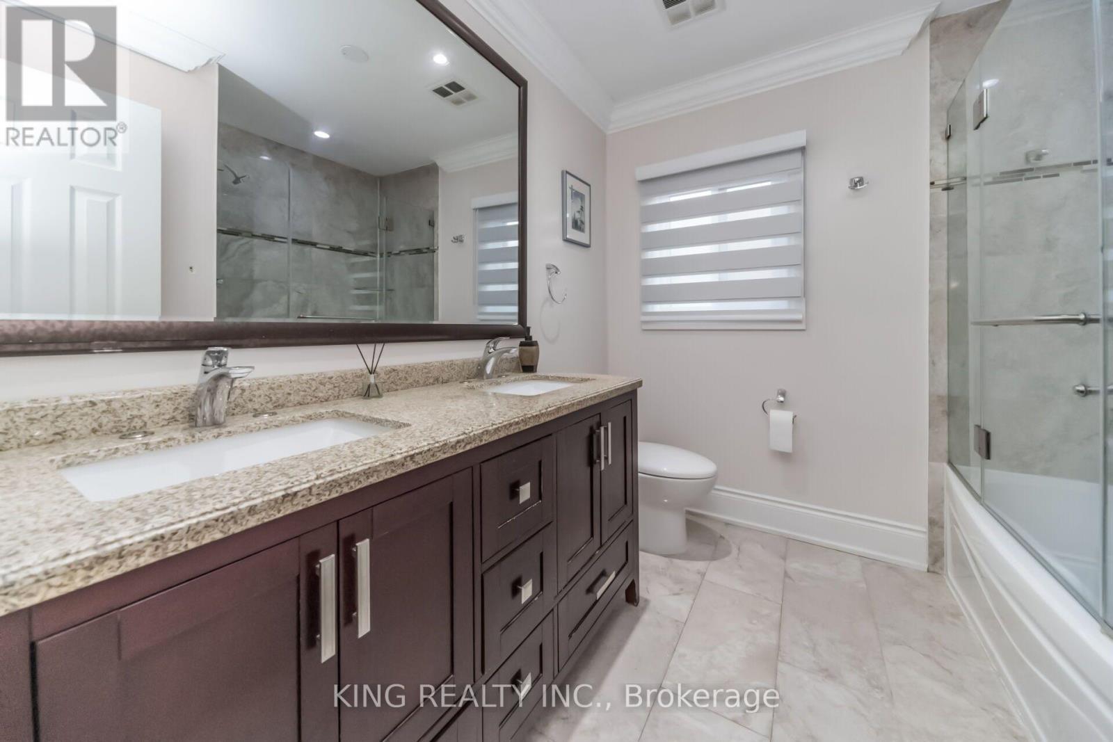 1427 Grossi Street, Mississauga, ON - Indoor Photo Showing Bathroom