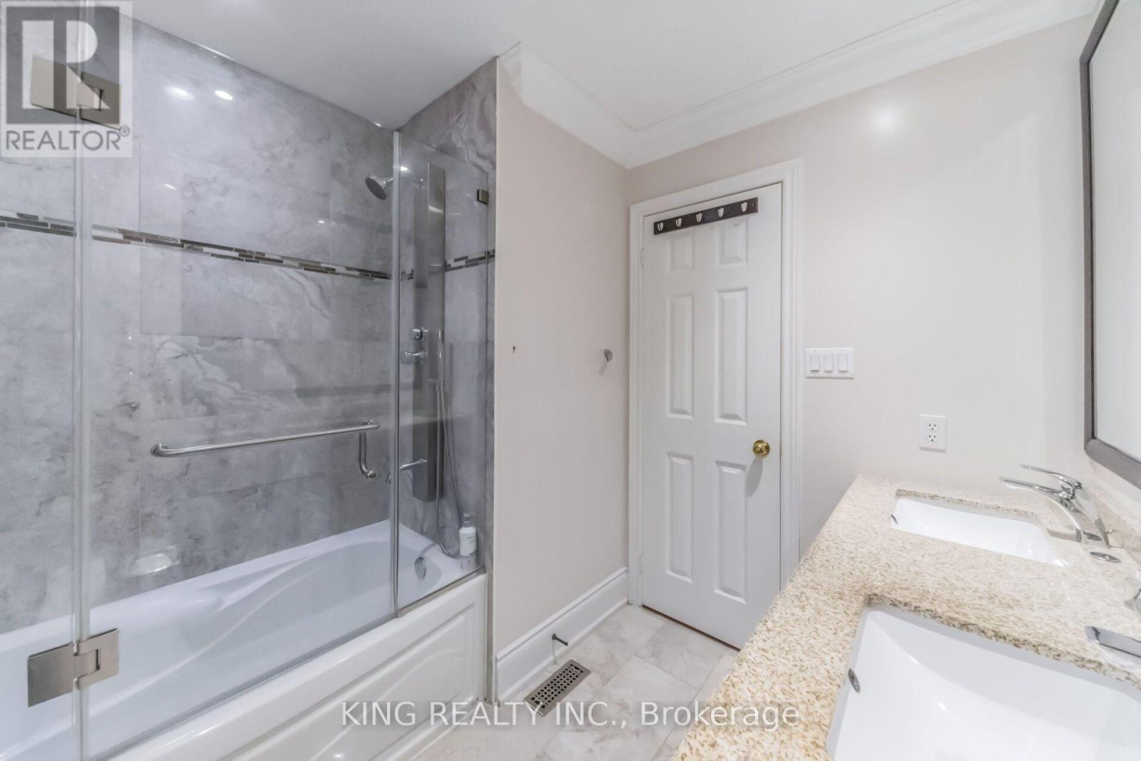 1427 Grossi Street, Mississauga, ON - Indoor Photo Showing Bathroom