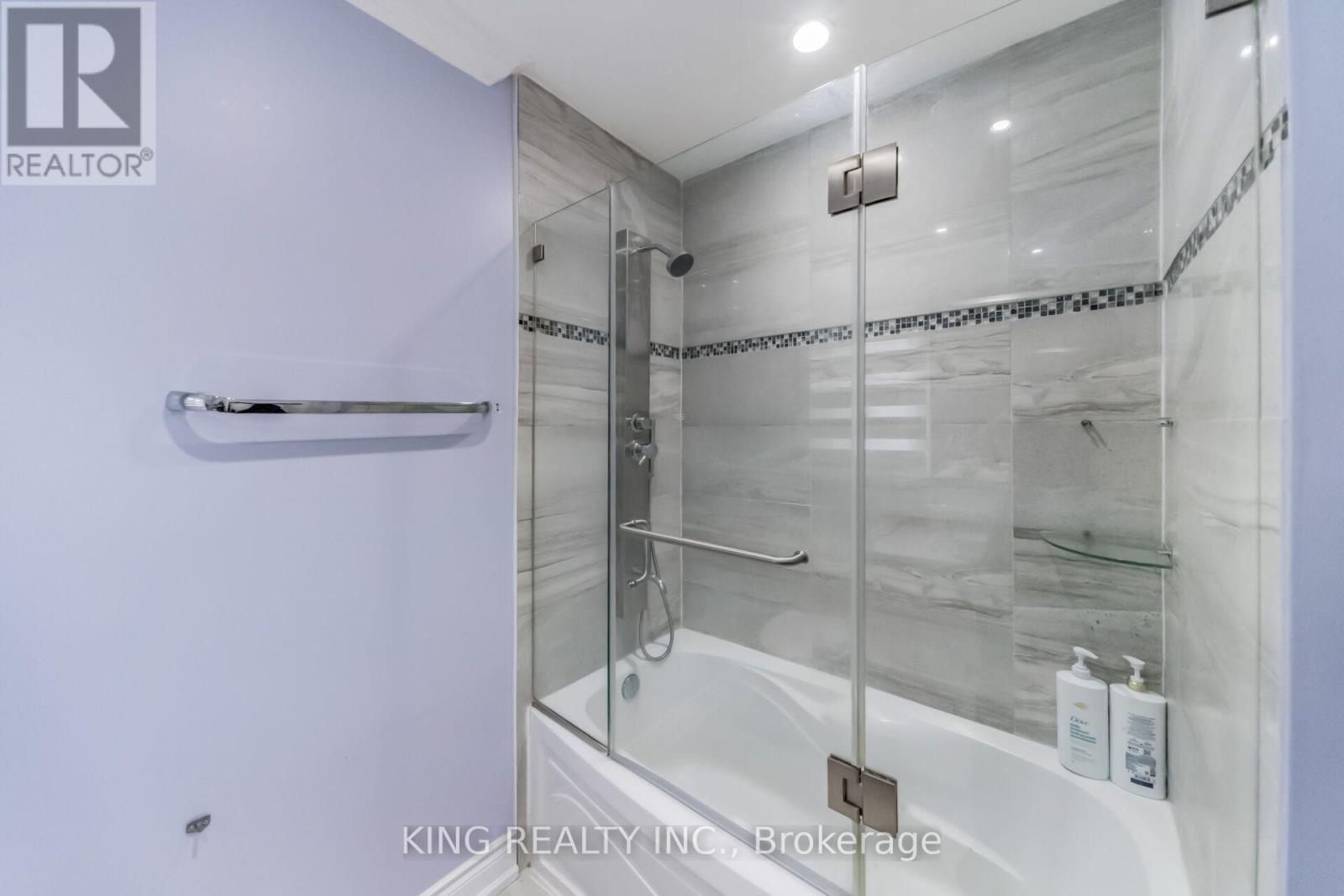 1427 Grossi Street, Mississauga, ON - Indoor Photo Showing Bathroom