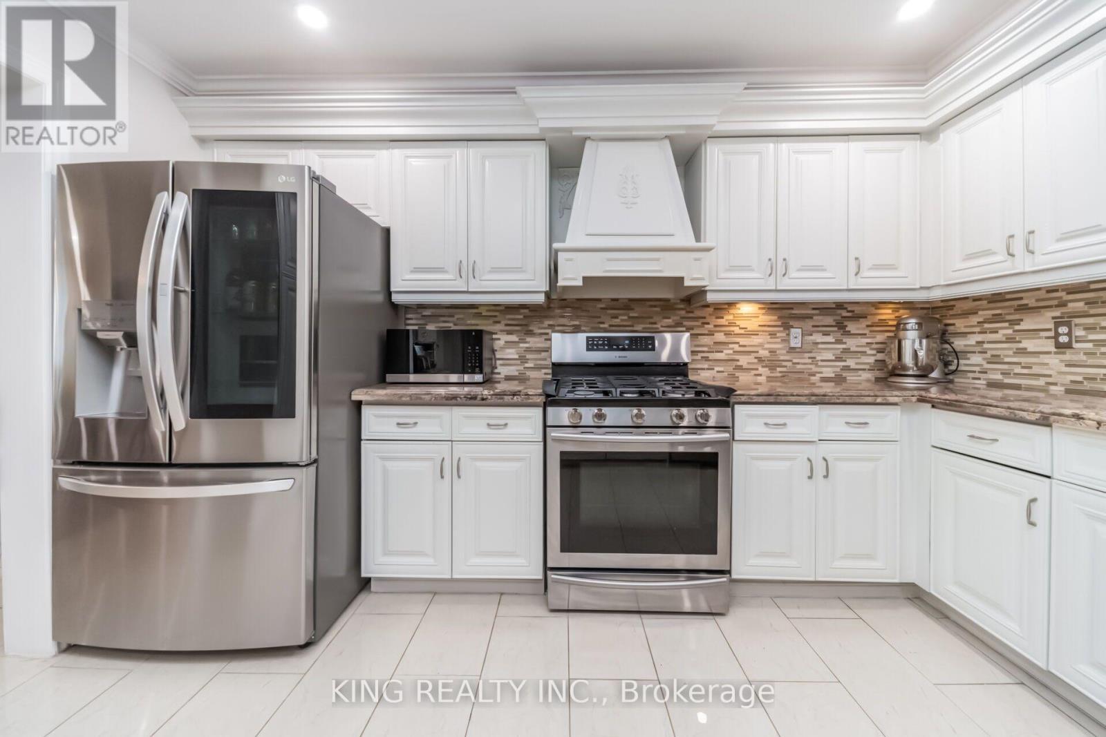 1427 Grossi Street, Mississauga, ON - Indoor Photo Showing Kitchen