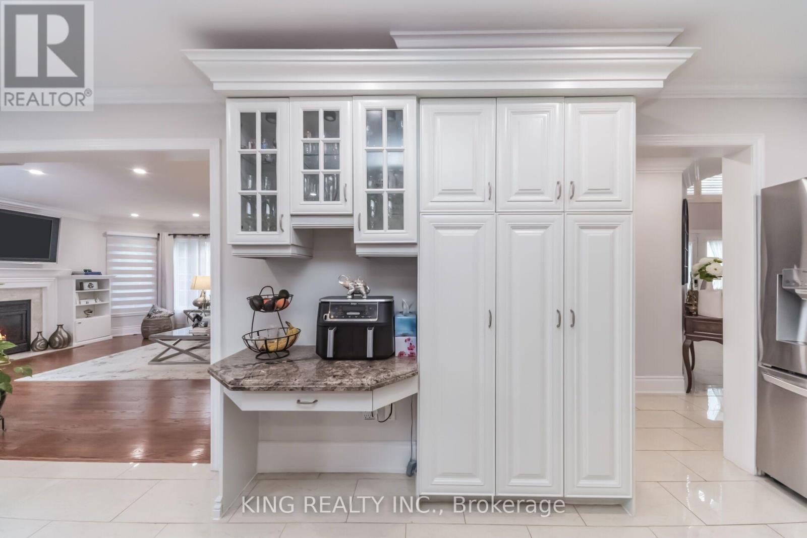 1427 Grossi Street, Mississauga, ON - Indoor With Fireplace