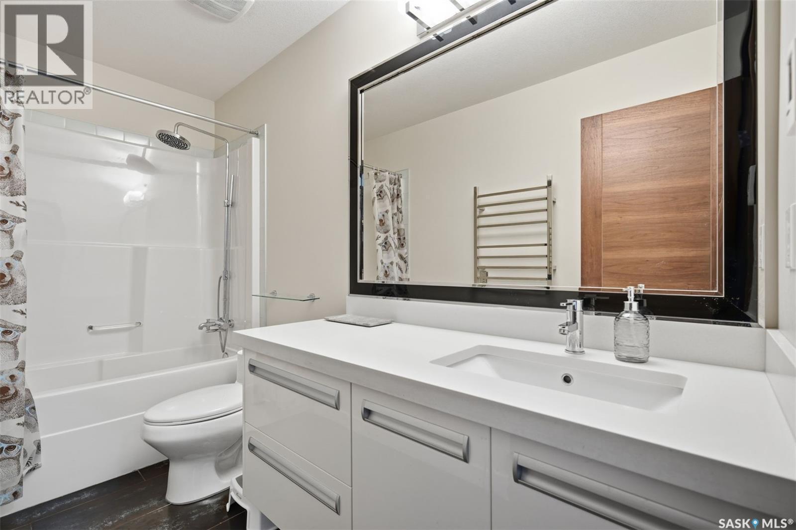 422 Pichler Crescent, Saskatoon, SK - Indoor Photo Showing Bathroom