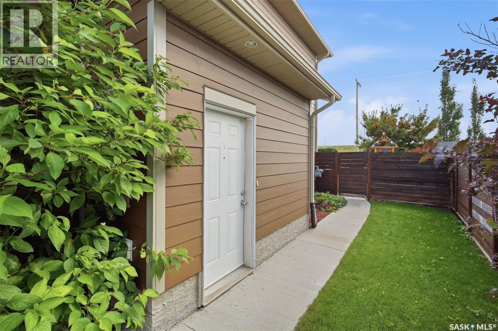 422 Pichler Crescent, Saskatoon, SK - Outdoor With Exterior
