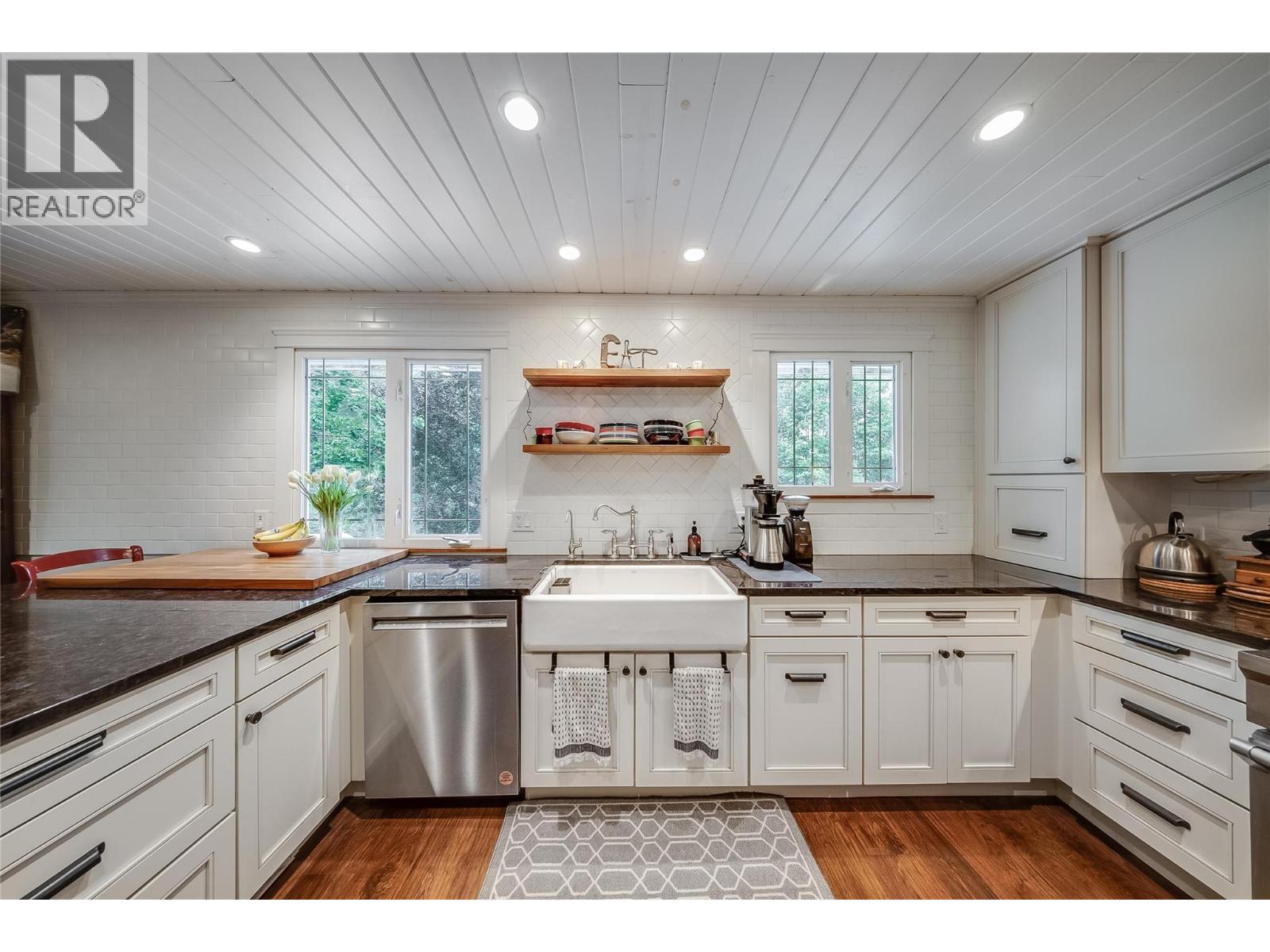 314 Webster Road, Fruitvale, BC - Indoor Photo Showing Kitchen