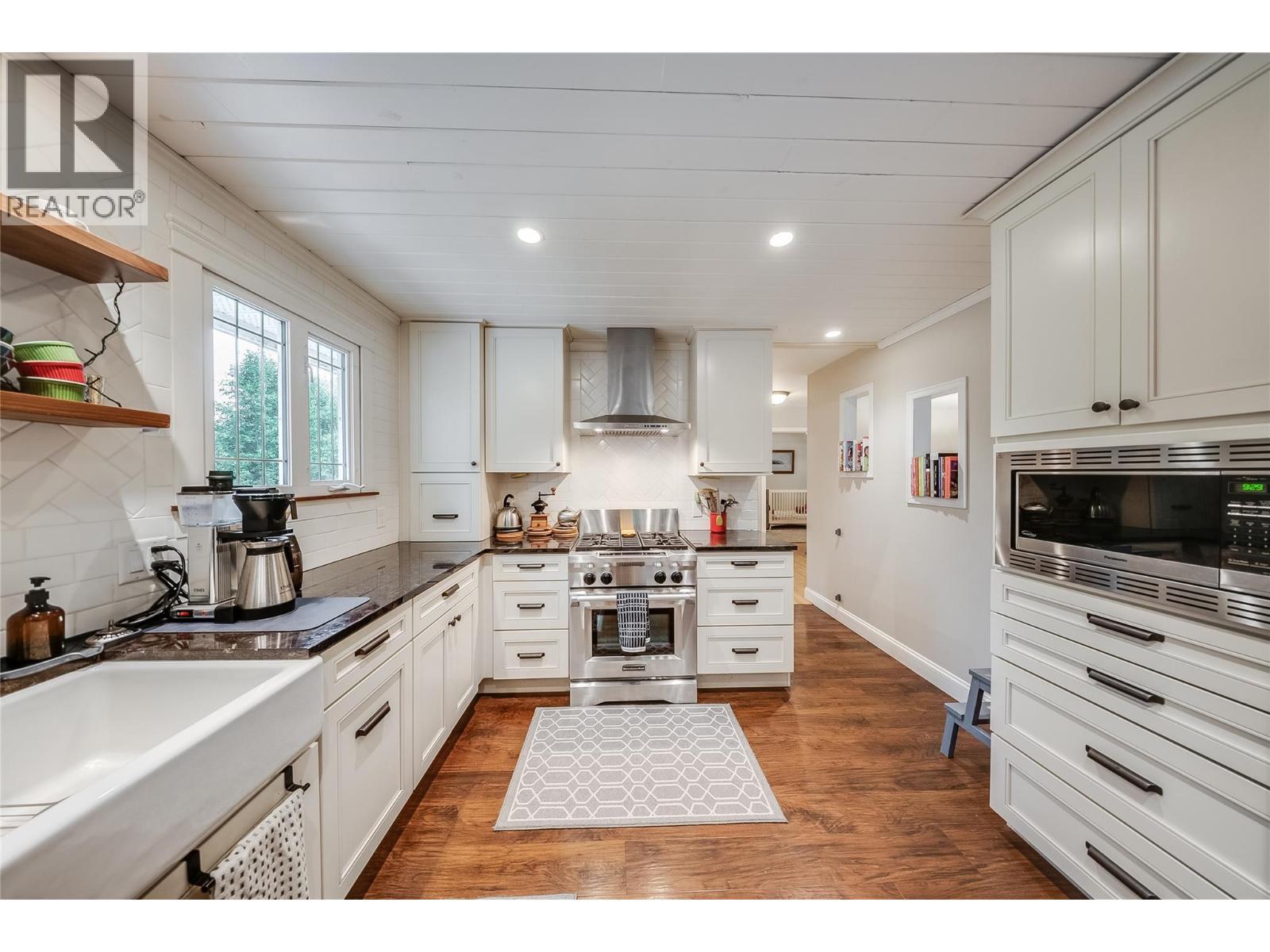 314 Webster Road, Fruitvale, BC - Indoor Photo Showing Kitchen With Upgraded Kitchen