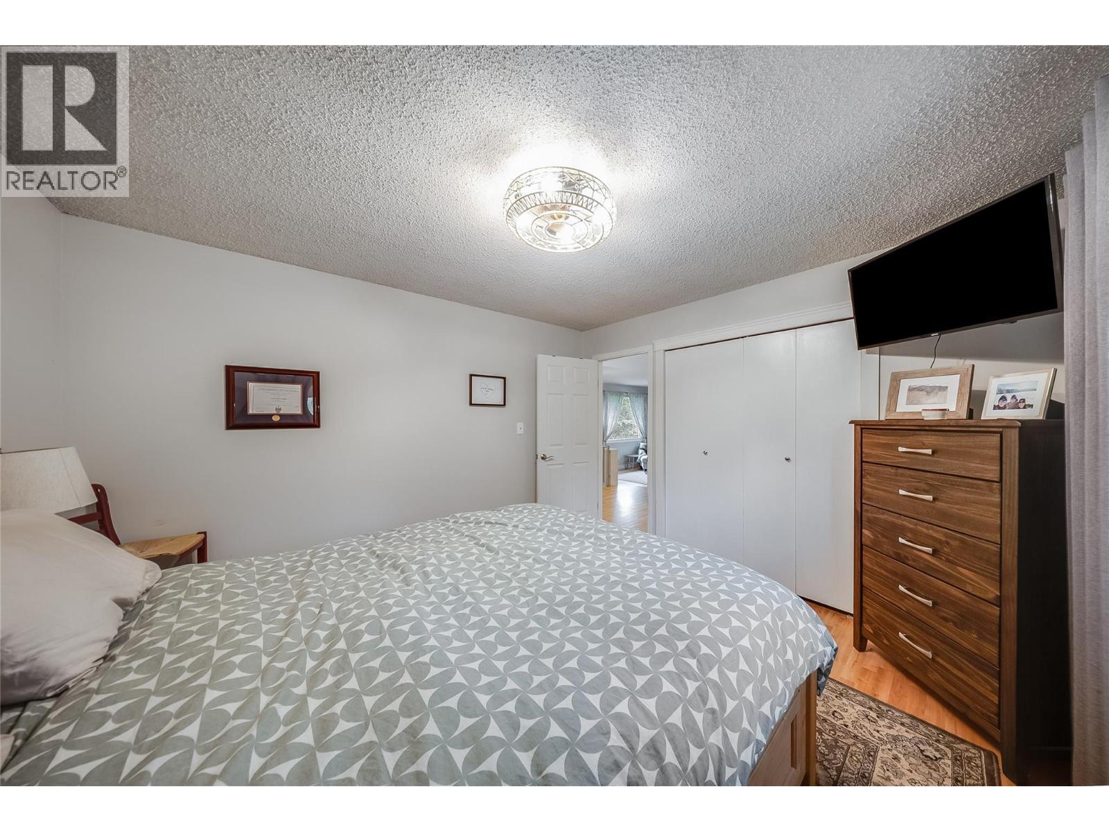 314 Webster Road, Fruitvale, BC - Indoor Photo Showing Bedroom