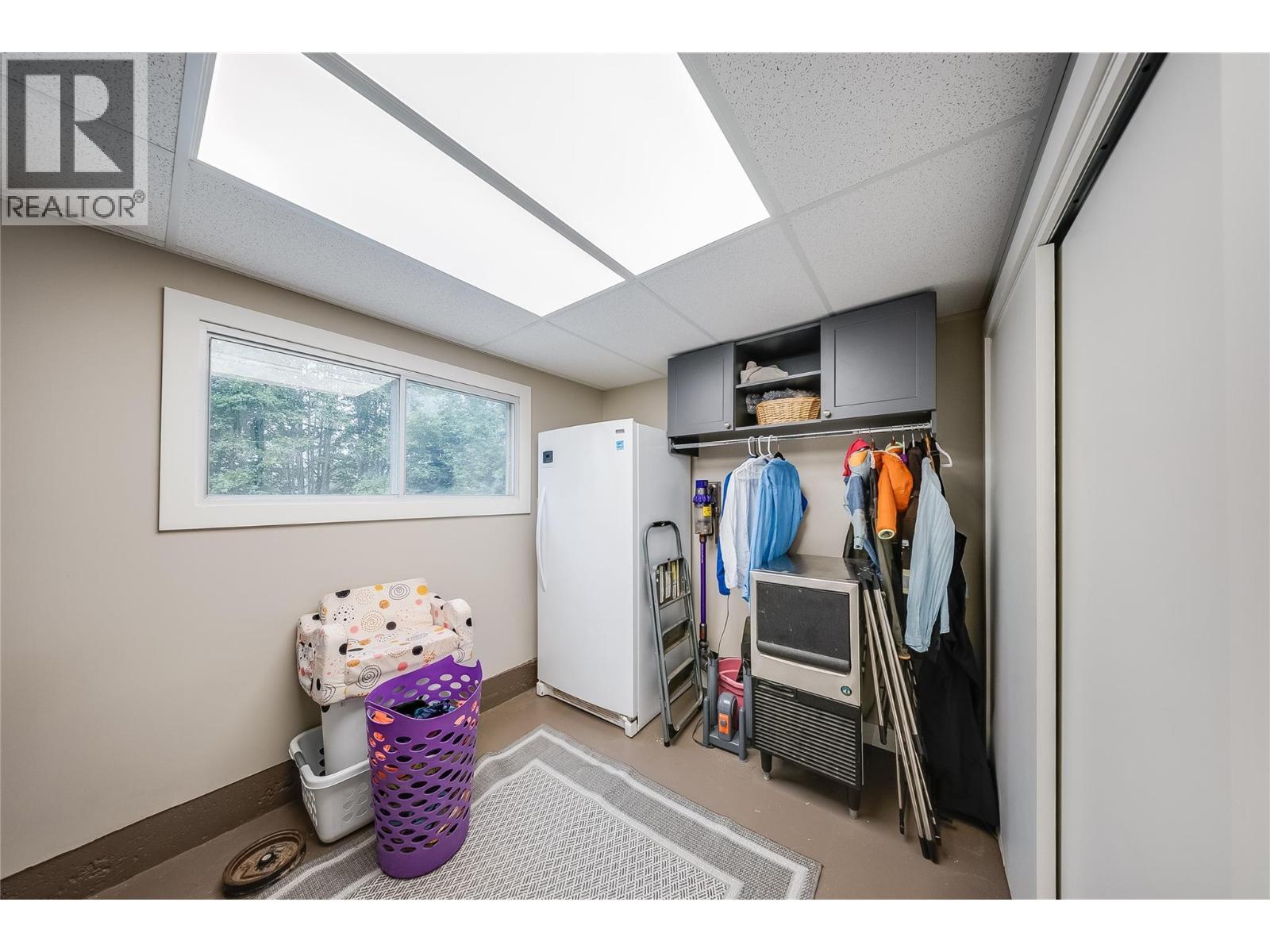 314 Webster Road, Fruitvale, BC - Indoor