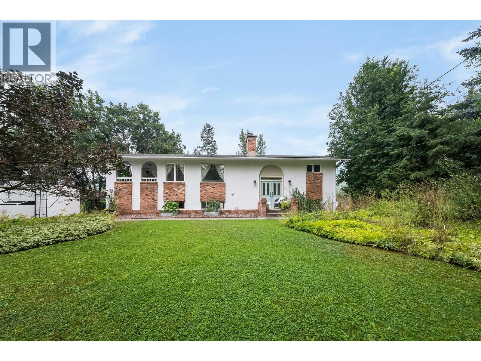 314 Webster Road, Fruitvale, BC - Outdoor