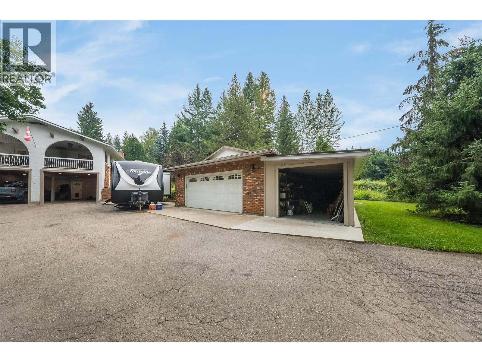 314 Webster Road, Fruitvale, BC - Outdoor
