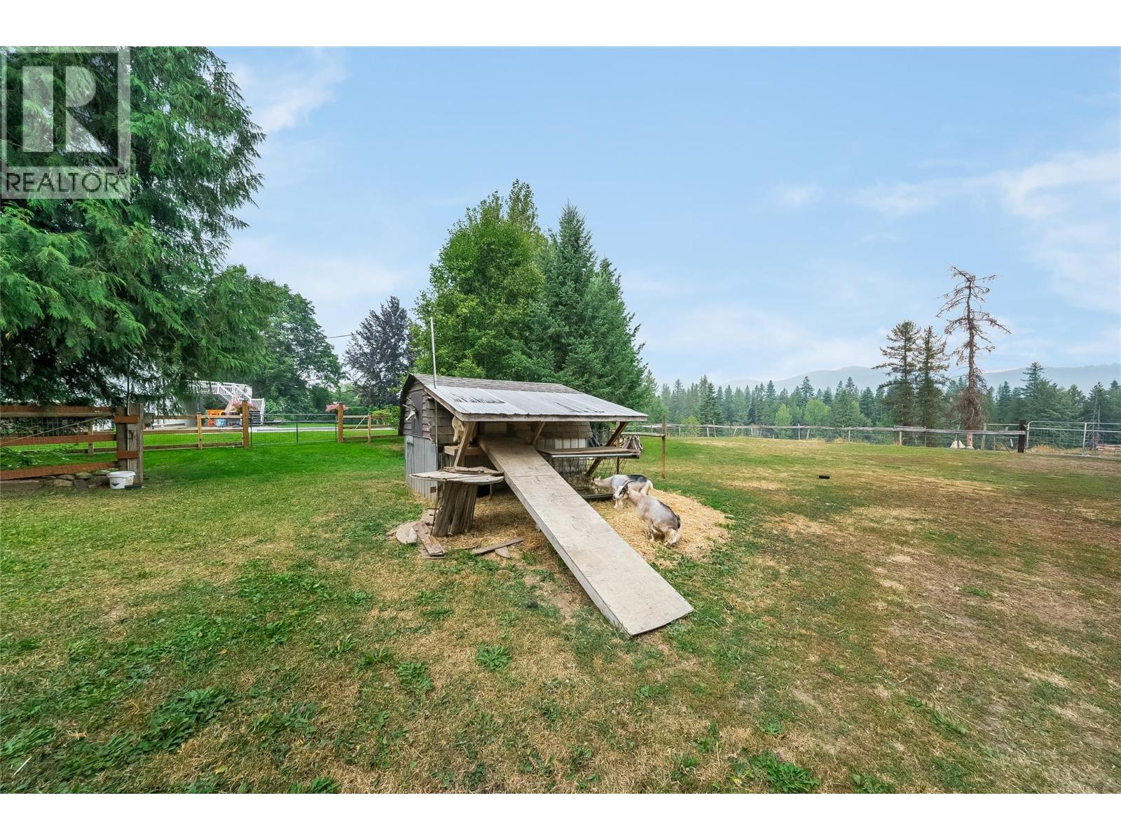 314 Webster Road, Fruitvale, BC - Outdoor
