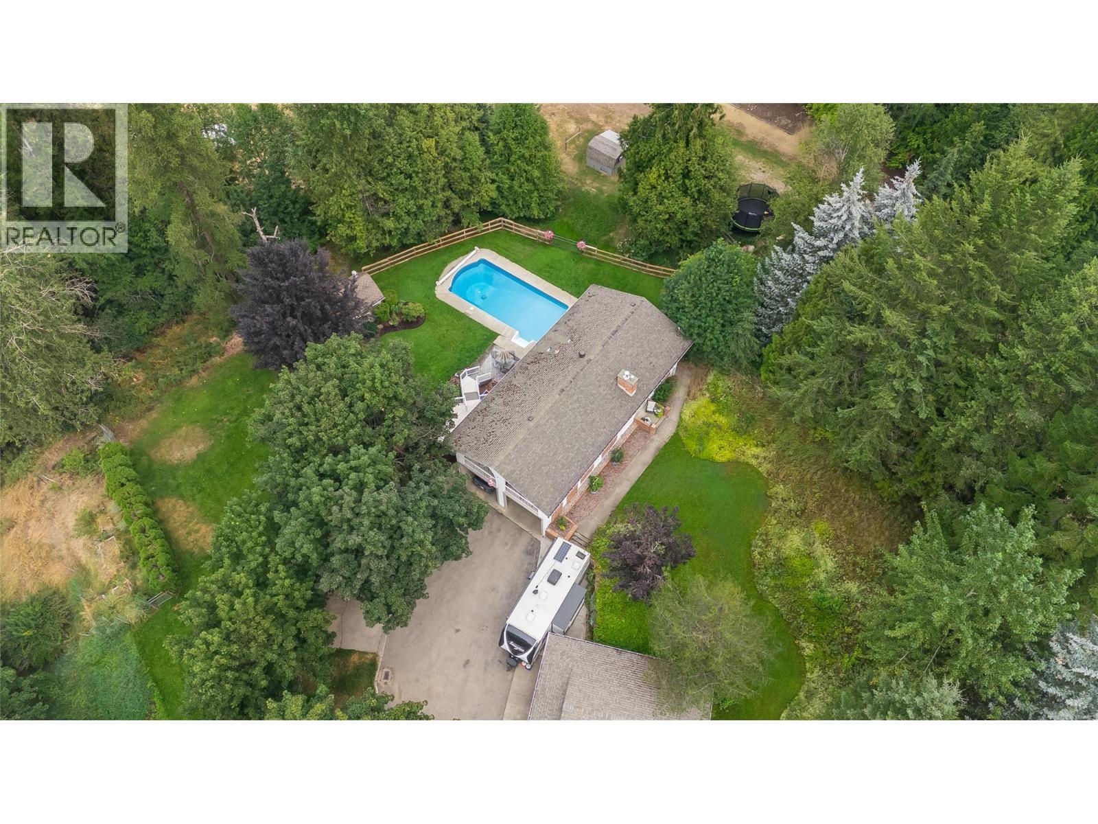 314 Webster Road, Fruitvale, BC - Outdoor With In Ground Pool With View
