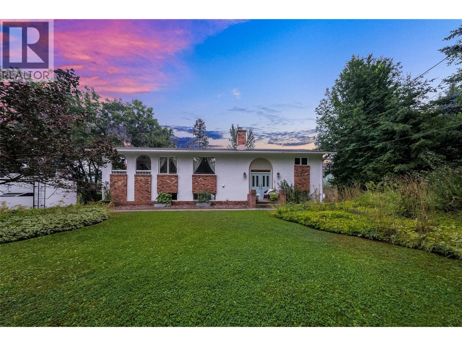 314 Webster Road, Fruitvale, BC - Outdoor