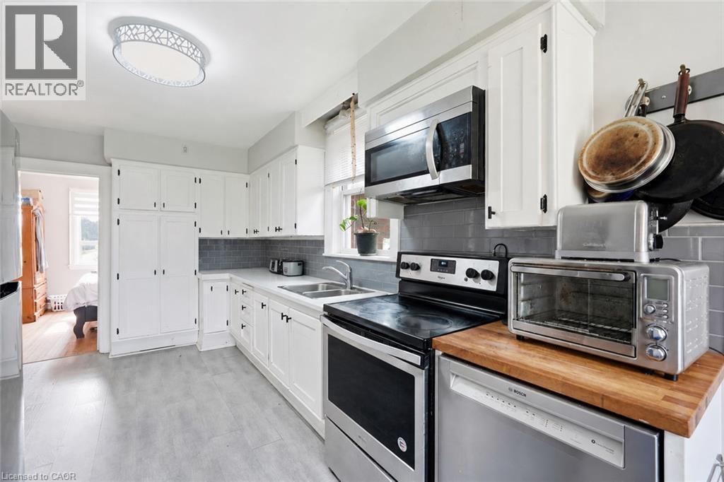 35 Centennial Parkway S, Hamilton, ON - Indoor Photo Showing Kitchen With Double Sink