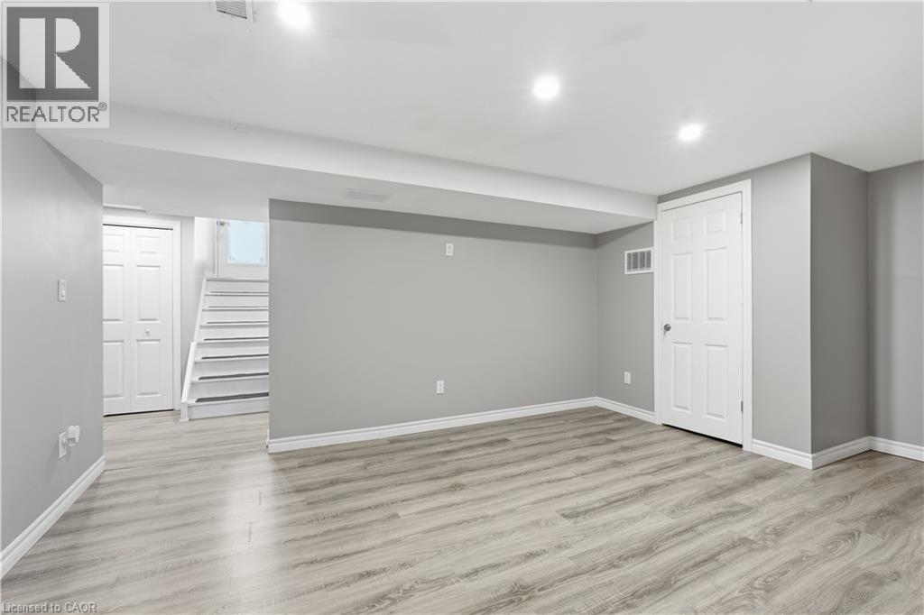 35 Centennial Parkway S, Hamilton, ON - Indoor Photo Showing Other Room