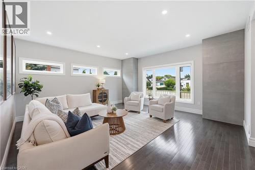 793 Beach Boulevard, Hamilton, ON - Indoor Photo Showing Living Room
