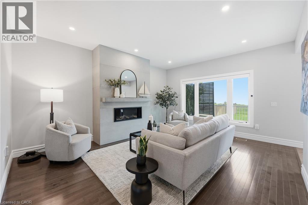 793 Beach Boulevard, Hamilton, ON - Indoor Photo Showing Living Room With Fireplace