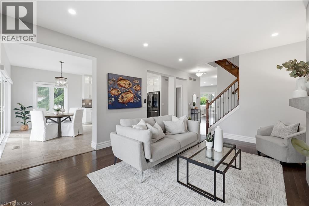 793 Beach Boulevard, Hamilton, ON - Indoor Photo Showing Living Room