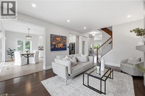 793 Beach Boulevard, Hamilton, ON - Indoor Photo Showing Living Room