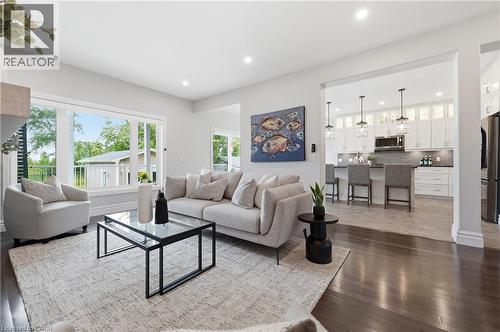 793 Beach Boulevard, Hamilton, ON - Indoor Photo Showing Living Room