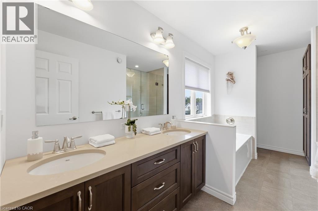 793 Beach Boulevard, Hamilton, ON - Indoor Photo Showing Bathroom