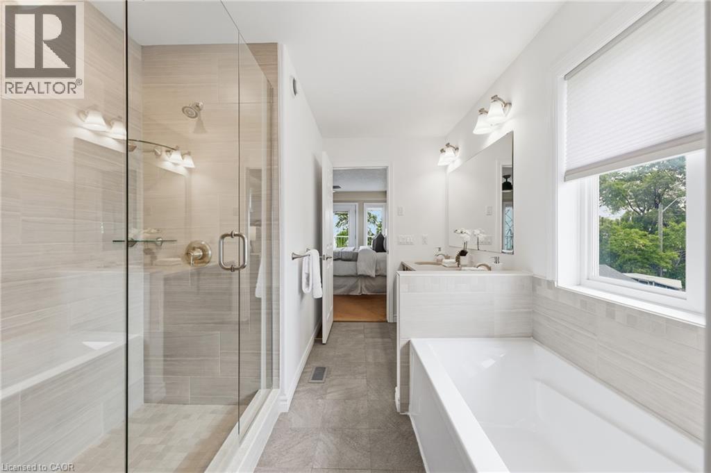 793 Beach Boulevard, Hamilton, ON - Indoor Photo Showing Bathroom