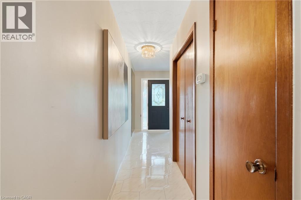 948 Stone Church Road E, Hamilton, ON - Indoor Photo Showing Other Room