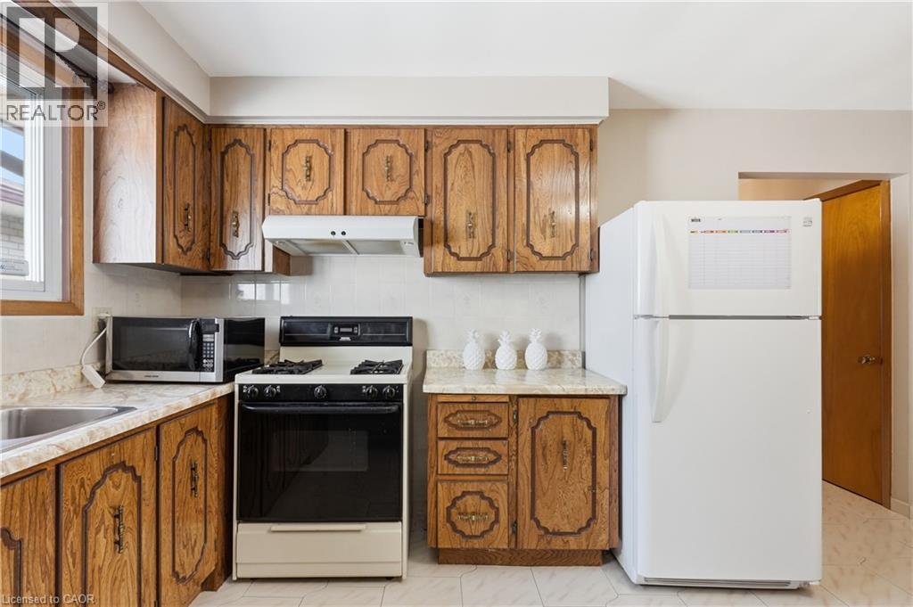 948 Stone Church Road E, Hamilton, ON - Indoor Photo Showing Kitchen