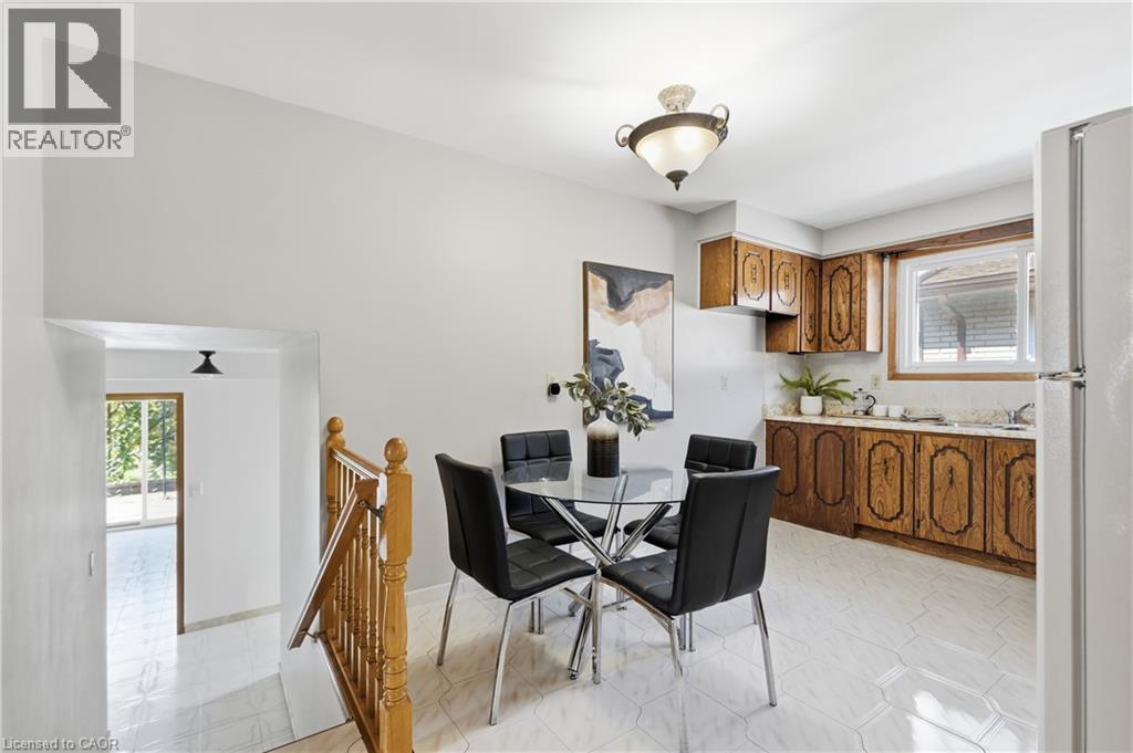948 Stone Church Road E, Hamilton, ON - Indoor Photo Showing Dining Room
