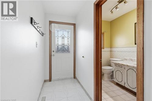 948 Stone Church Road E, Hamilton, ON - Indoor Photo Showing Bathroom