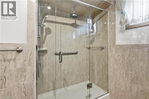 948 Stone Church Road E, Hamilton, ON - Indoor Photo Showing Bathroom