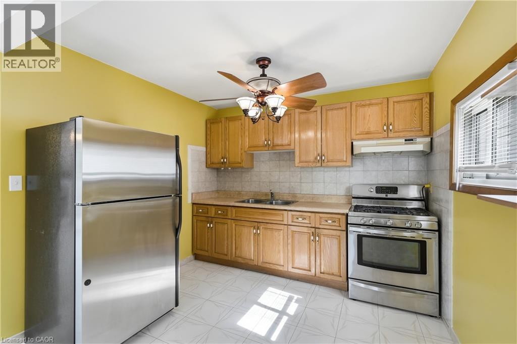 948 Stone Church Road E, Hamilton, ON - Indoor Photo Showing Kitchen With Double Sink