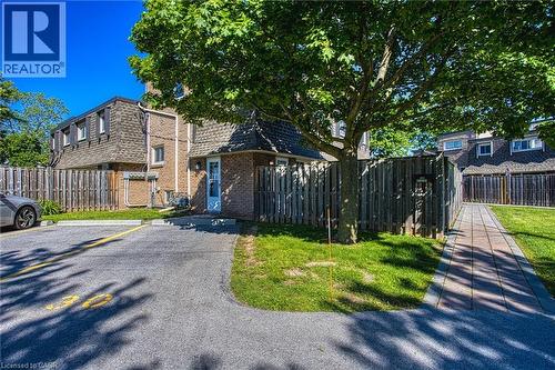7 VIKING Court Unit# 404  Grimsby, ON L3M 3T8