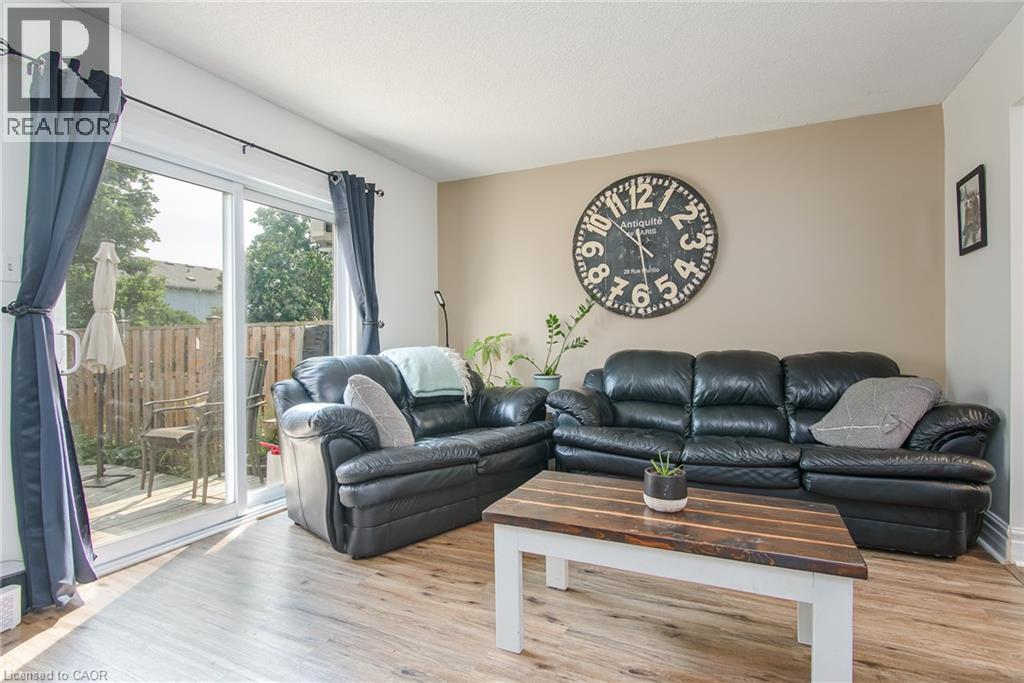 90 Ferman Drive Unit# 5, Guelph, ON - Indoor Photo Showing Living Room