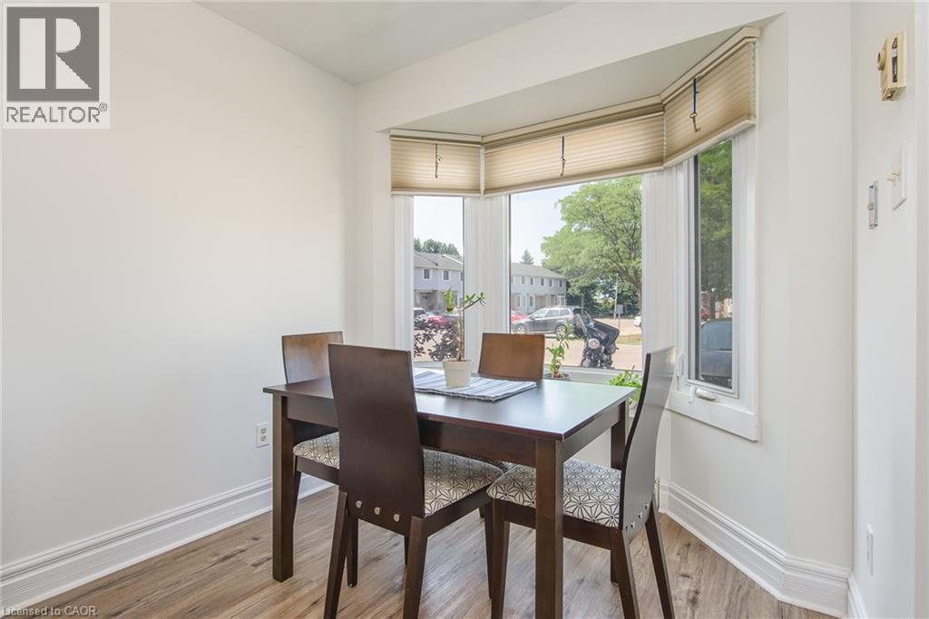 90 Ferman Drive Unit# 5, Guelph, ON - Indoor Photo Showing Dining Room