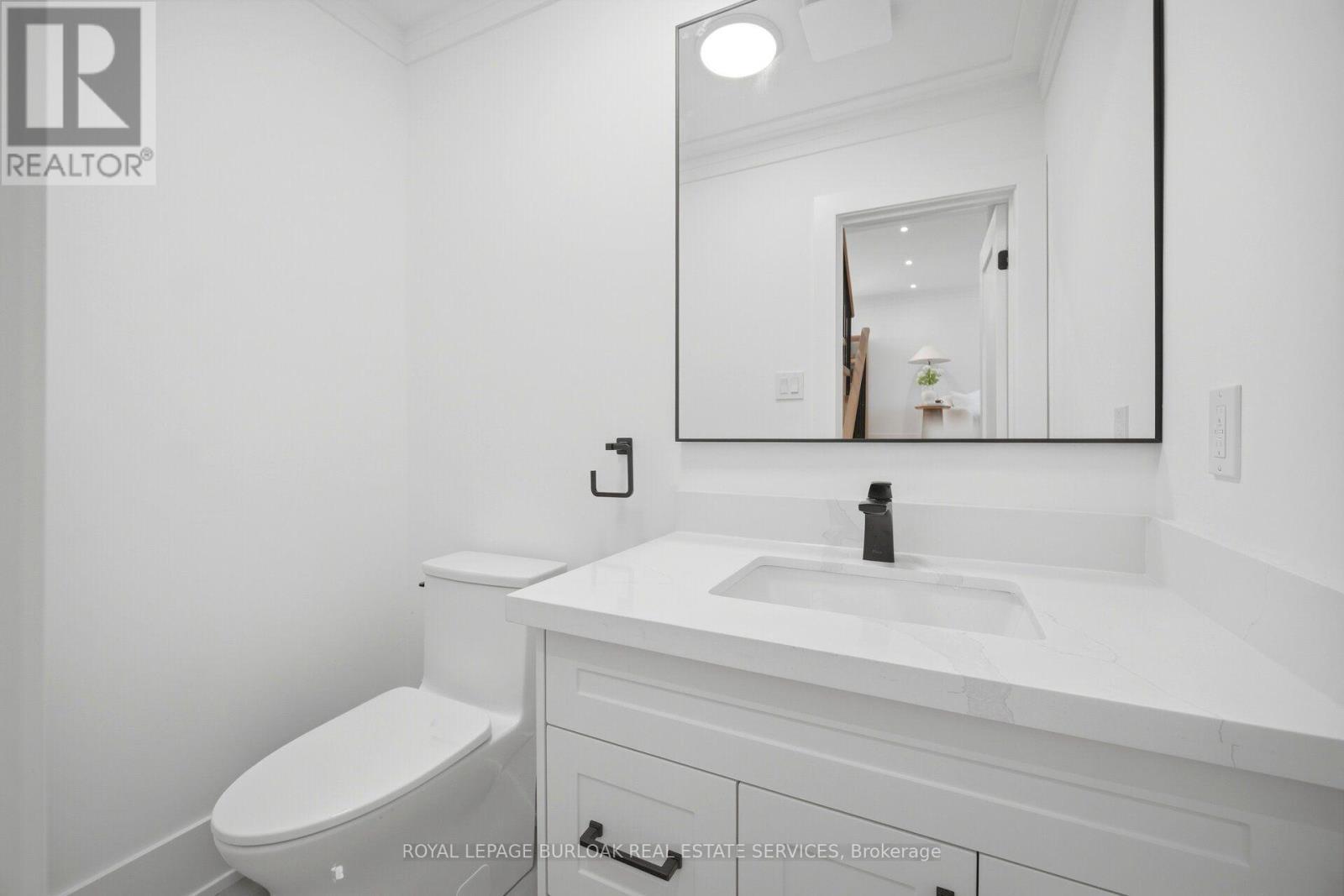 1379 Christina Court, Burlington, ON - Indoor Photo Showing Bathroom