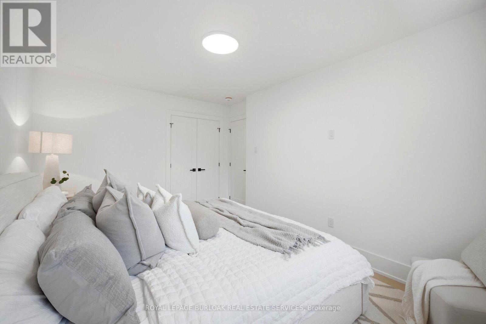 1379 Christina Court, Burlington, ON - Indoor Photo Showing Bedroom