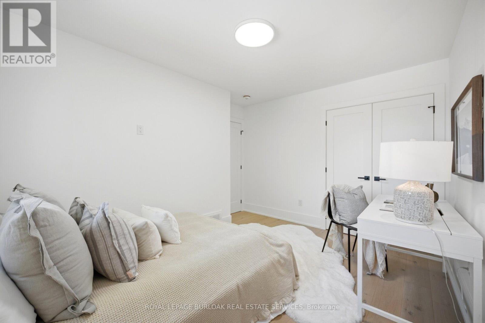 1379 Christina Court, Burlington, ON - Indoor Photo Showing Bedroom