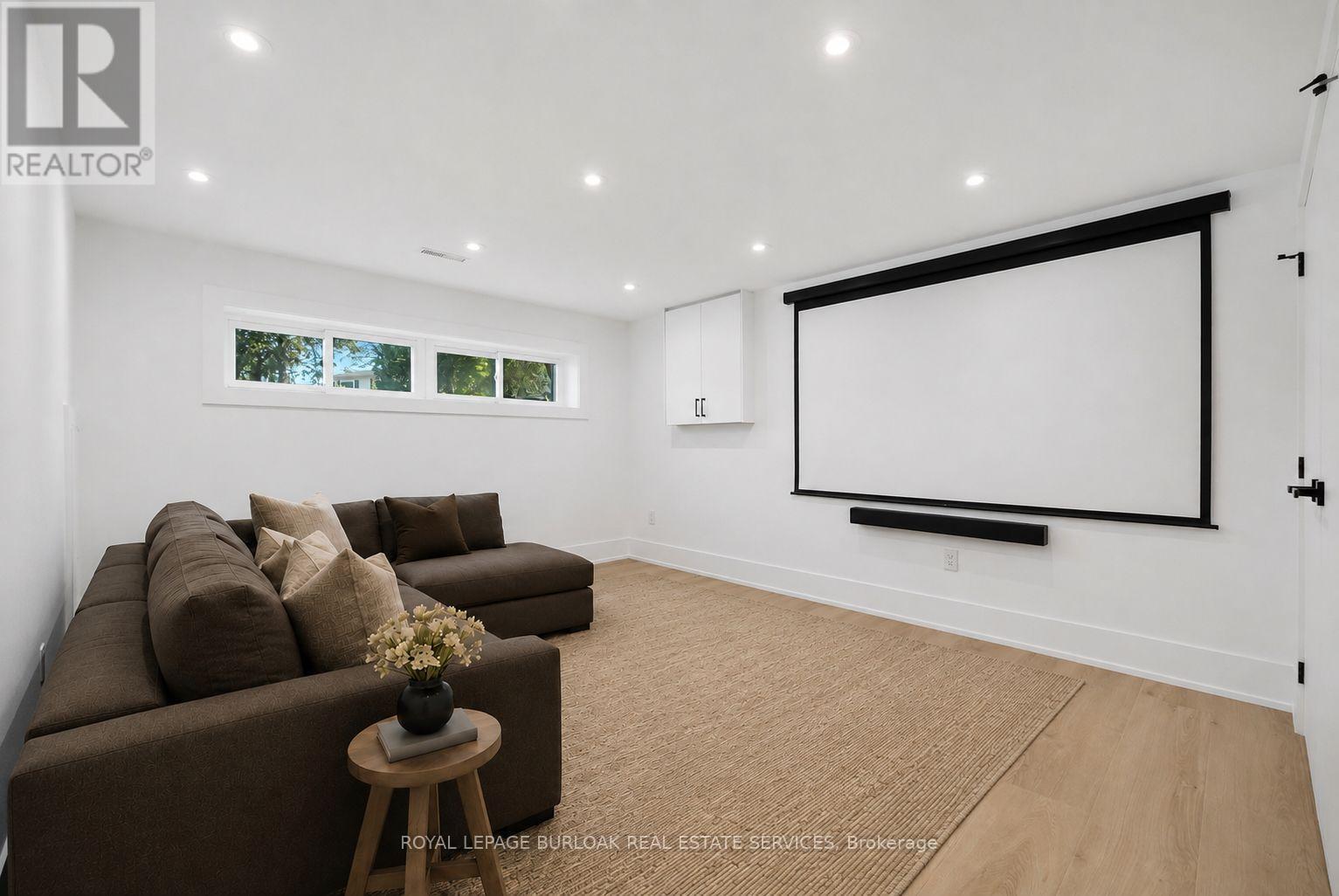 1379 Christina Court, Burlington, ON - Indoor Photo Showing Other Room