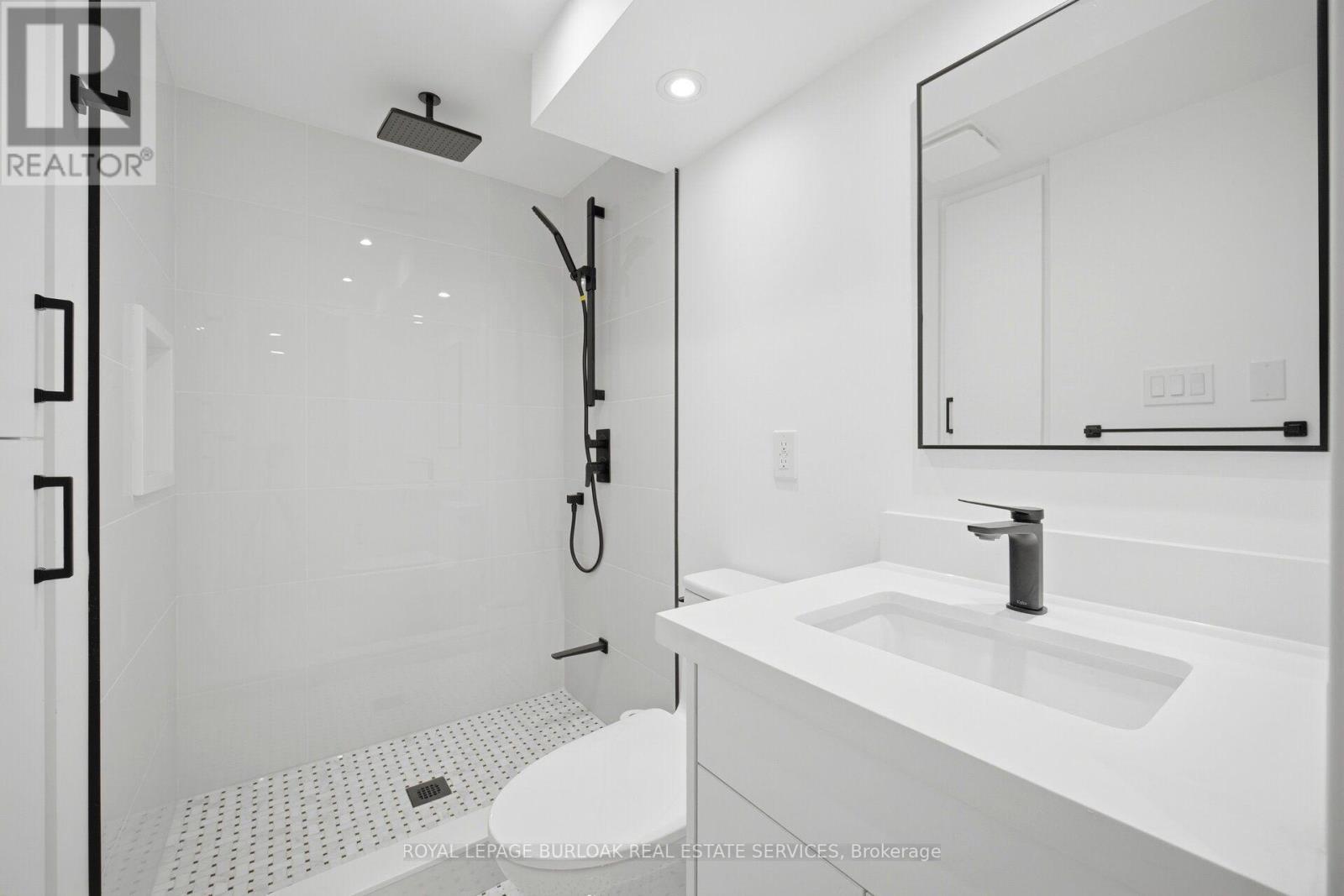 1379 Christina Court, Burlington, ON - Indoor Photo Showing Bathroom