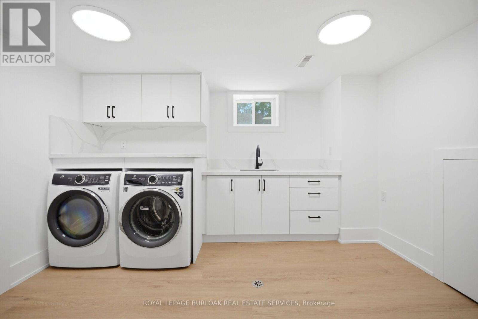 1379 Christina Court, Burlington, ON - Indoor Photo Showing Laundry Room