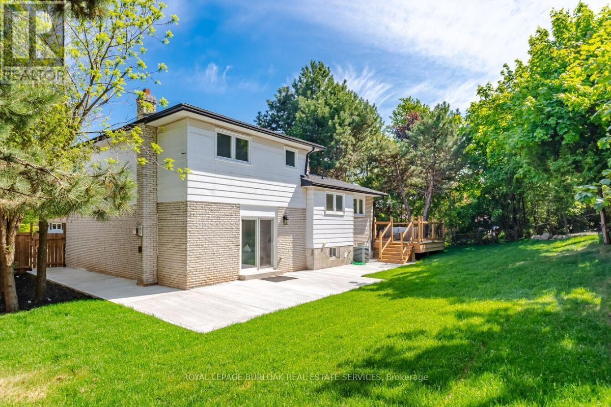 1379 Christina Court, Burlington, ON - Outdoor
