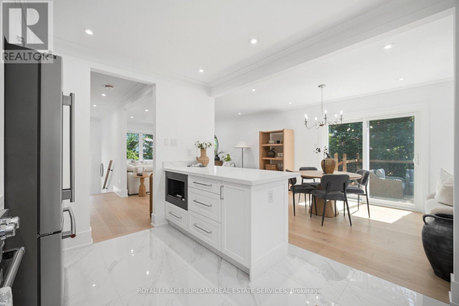 1379 Christina Court, Burlington, ON - Indoor