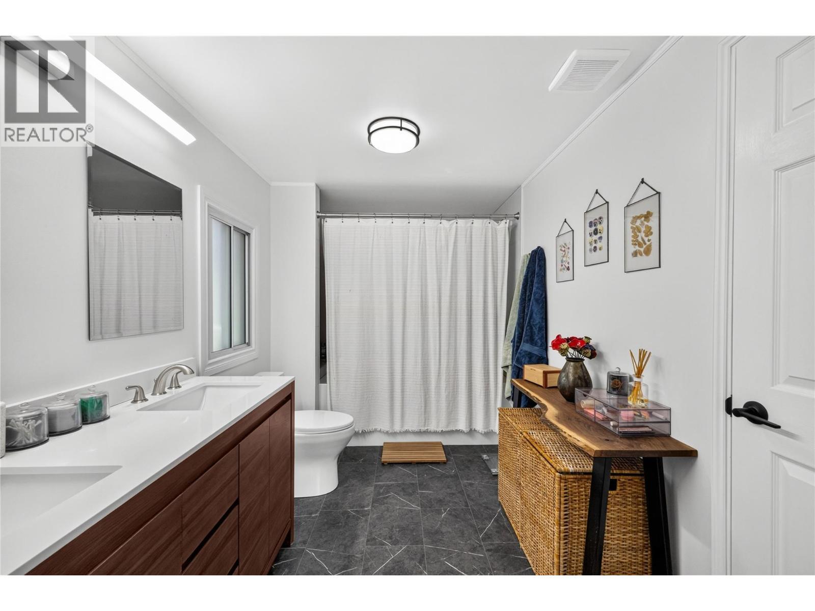3115 Juniper Drive, Naramata, BC - Indoor Photo Showing Bathroom